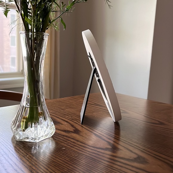 Circular Picture Frame - Picture 2 of 3